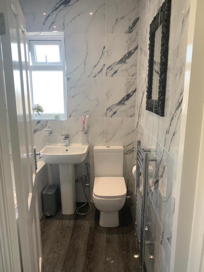 Modern 3 Bedroom Luxury Home With Private Drive Idle Eksteriør billede